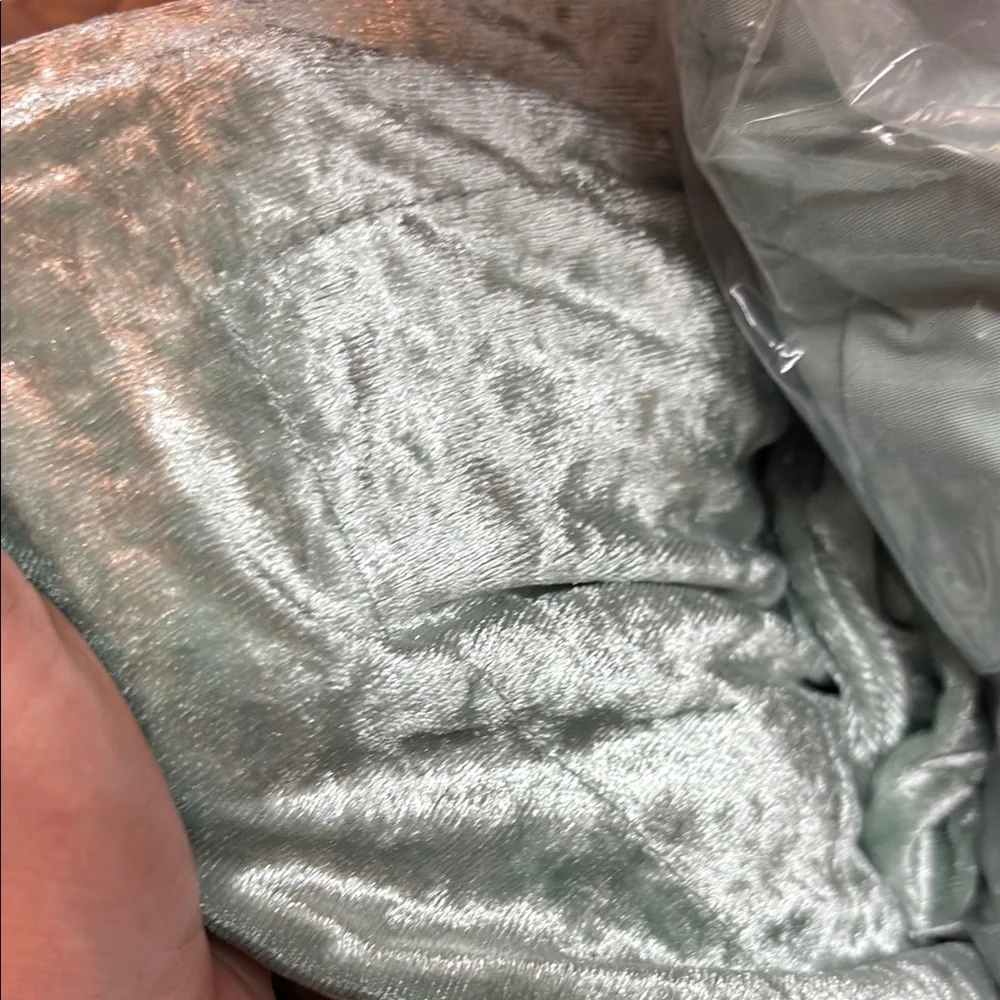 Luxurious Green Comforter Set